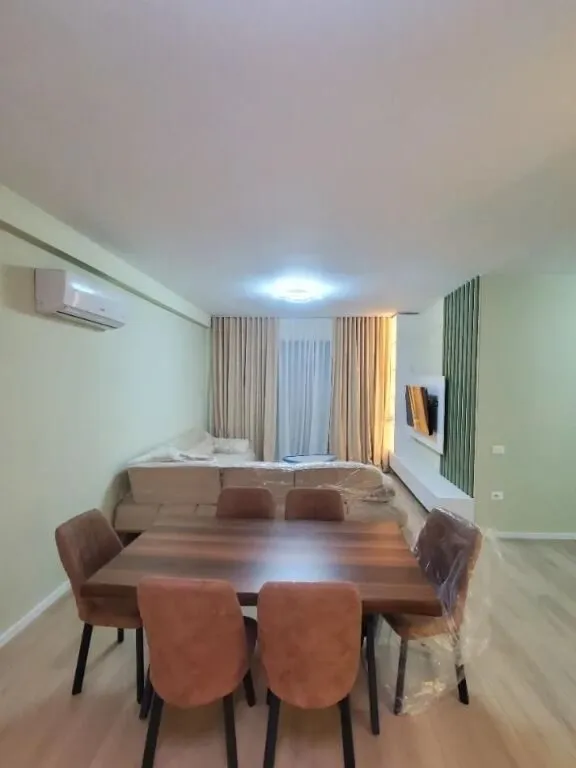 Apartament 2+1 me qera në Liqeni i Thatë, Tiranë, 120 m². Foto 1 nga 7