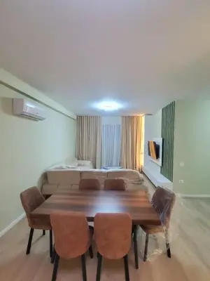 Apartament 2+1 me qera në Liqeni i Thatë, Tiranë, 120 m². Foto 1 nga 7