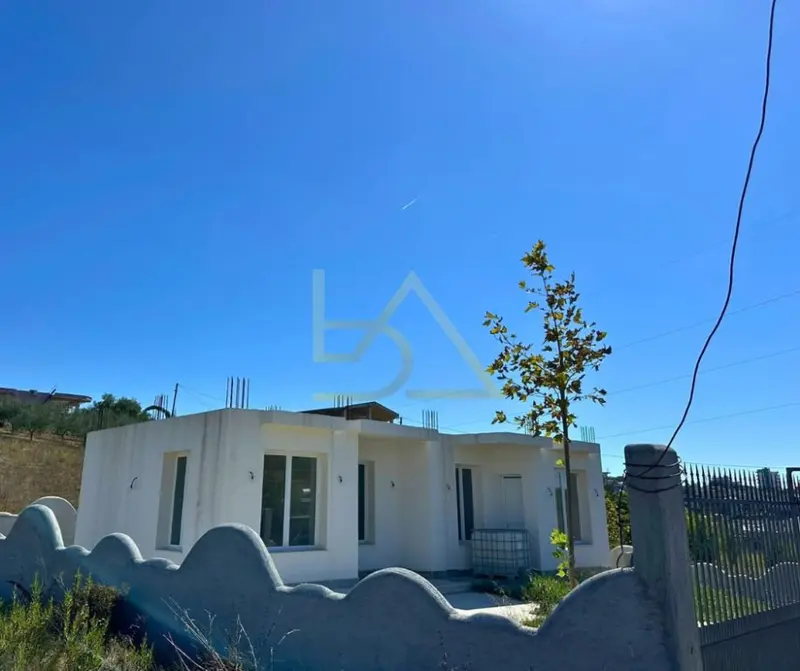 Shtëpi private 2+1 në shitje në Rrashbull, Durrës, 88 m²