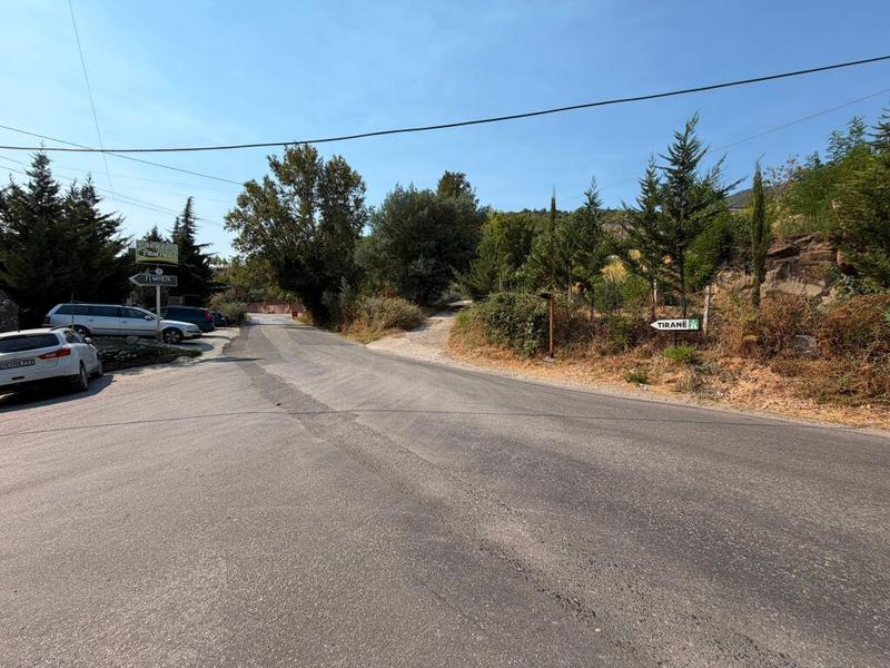 Tokë në shitje në Autostrada Tirane-Elbasan, Tiranë, 4 000 m². Foto 2 nga 3