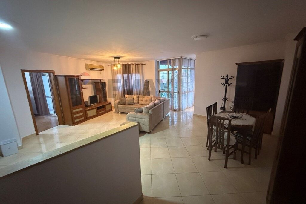 Appartamento in affitto a Rruga e Barrikadave, Tirana, 100 m². Foto 2 di 3