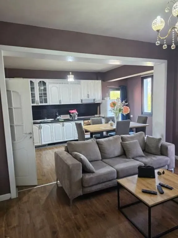 Shtëpi private 2+1 me qera në Don Bosko, Tiranë, 130 m². Foto 1 nga 10