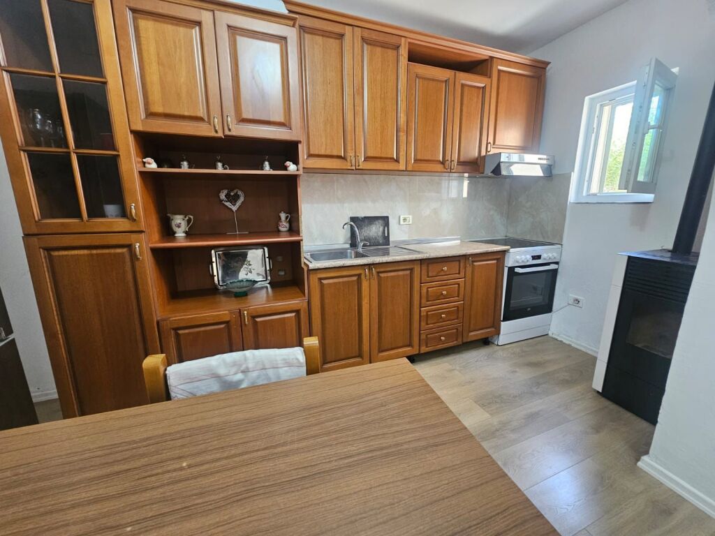 Appartamento 1+1 in affitto a Qyteti Studenti, Tirana, 60 m². Foto 1 di 3