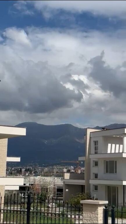 Villa for sale in Mjull Bathore, Tirana, 624 m². Photo 1 of 3