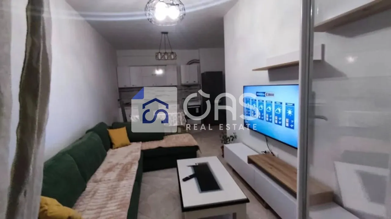 Apartament 1+1 me qera në Pallati me Shigjeta, Tiranë, 80 m². Foto 1 nga 3