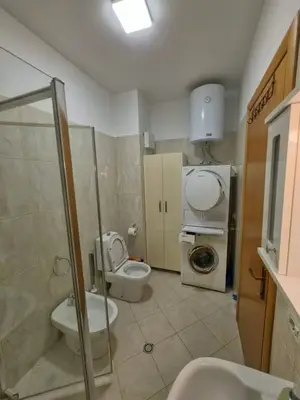Apartament 1+1 me qera në Unaza e Re, Tiranë, 60 m². Foto 8 nga 12