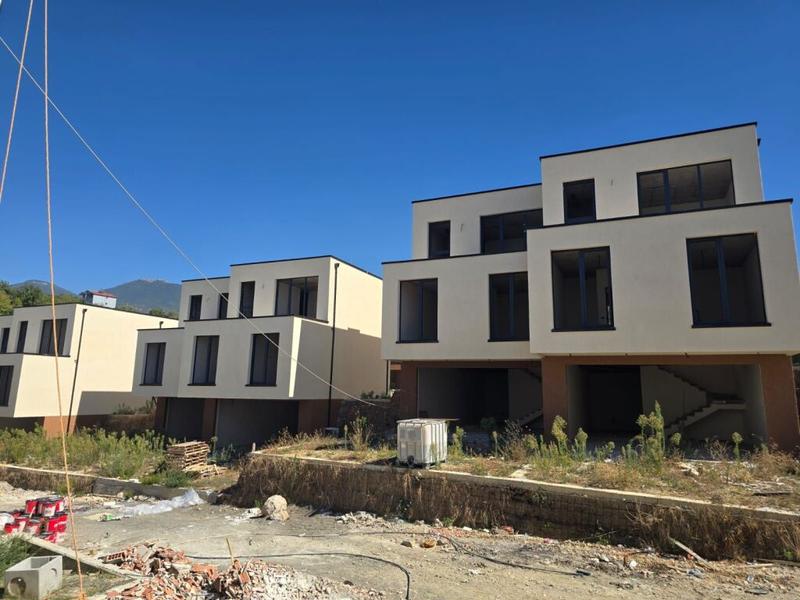 Vilë në shitje në Farkë, Tiranë, 240 m². Foto 4 nga 5