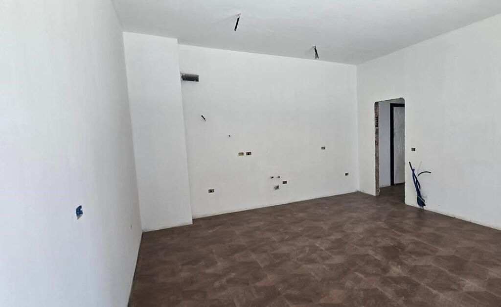 Commercial space for rent in Kompleksi Delijorgji, Tirana, 103 m². Photo 1 of 3