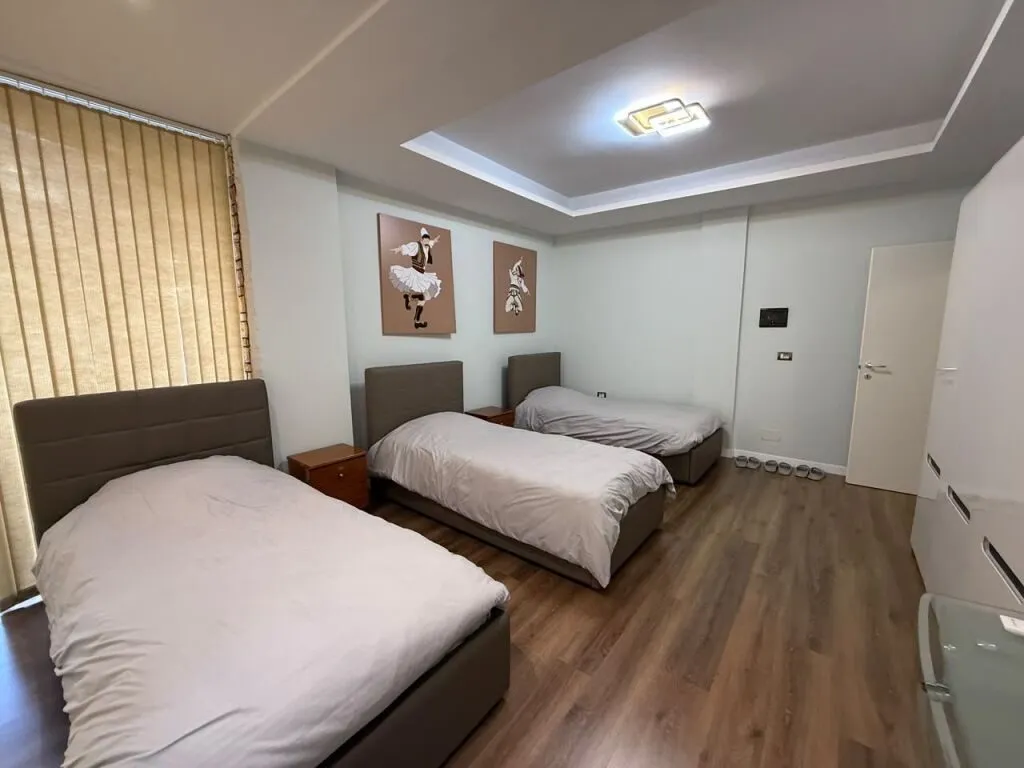 Apartament 2+1 me qera në Rruga Gjon Buzuku, Tiranë, 100 m². Foto 1 nga 4