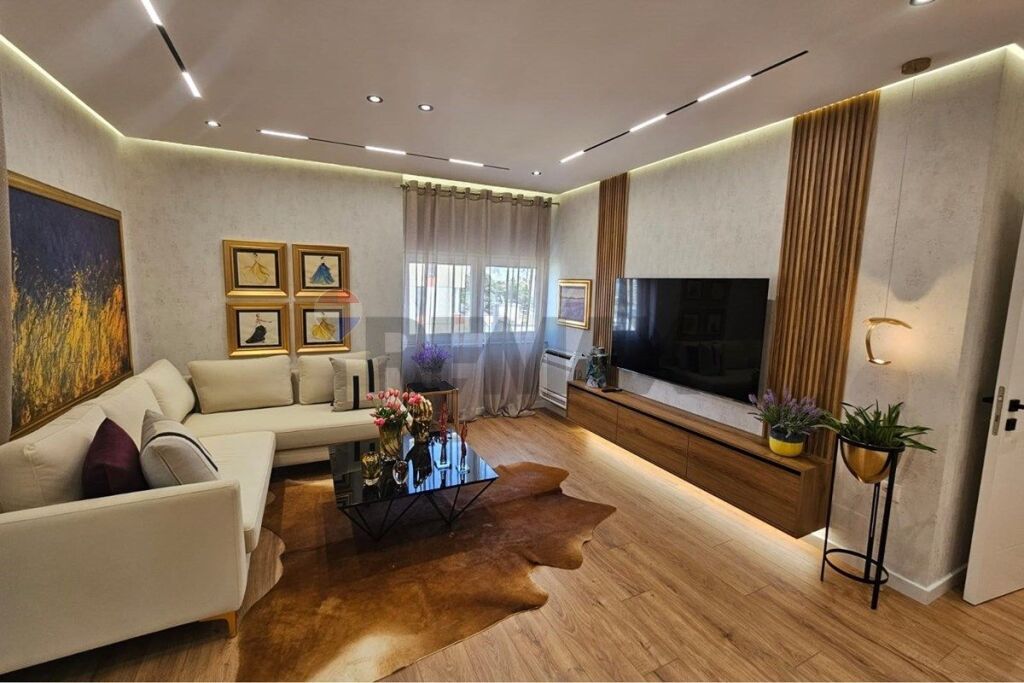 Apartment for sale in Zogu i Zi, Tirana, 91 m². Photo 3 of 3