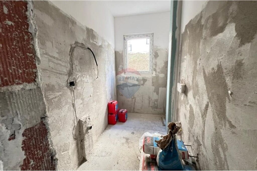 Apartment for sale in Fresku, Tirana, 90 m². Photo 2 of 3