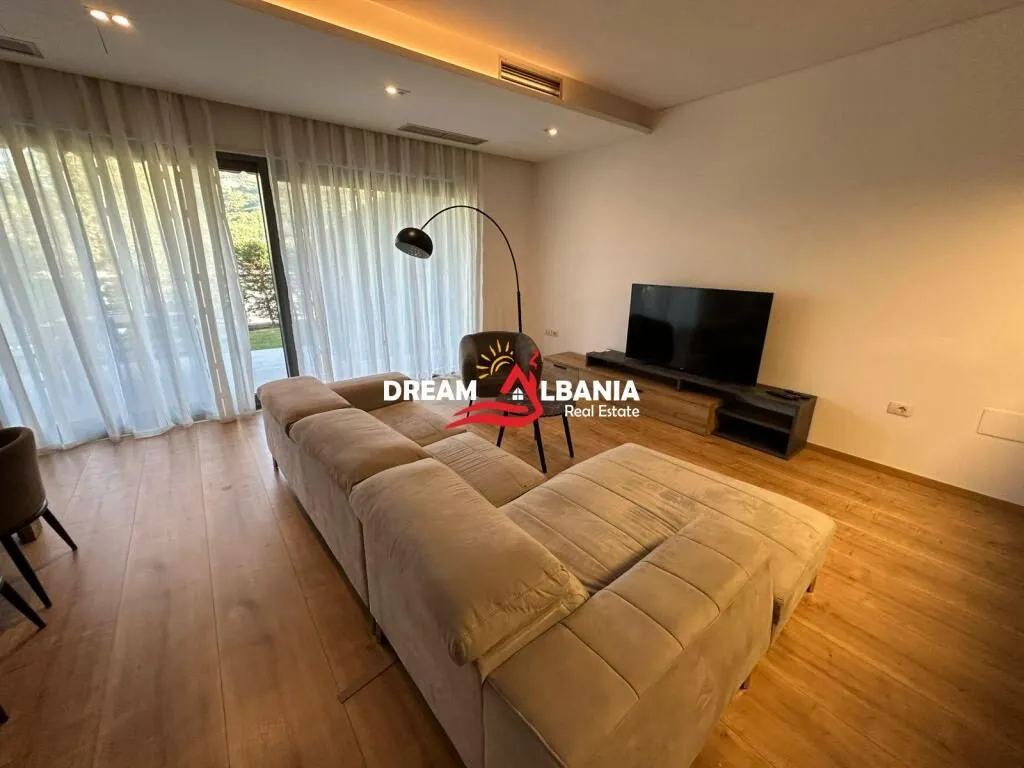 Villa in affitto a Mullet, Tirana, 250 m². Foto 1 di 12