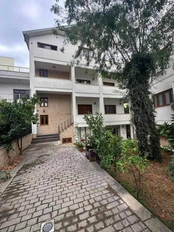 Villa in affitto a Vilat Gjermane, Tirana, 540 m²