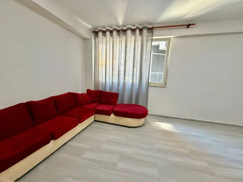 Appartamento 1+1 in affitto a Rrethrrotullimi i Shkozës, Tirana, 65 m²