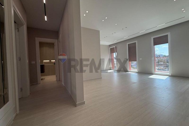 Office for rent in Rruga Sami Frashëri, Tirana, 101 m²