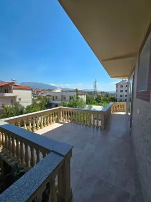 Shtëpi private 3+1 me qera në Sauk, Tiranë, 135 m². Foto 3 nga 11