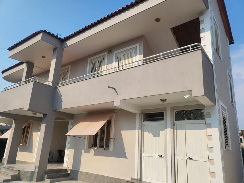 Vilë në shitje në Rruga Qafe Bote, Durrës, 415 m²