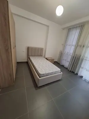 Apartament 3+2 me qera në Rruga 5 Maji, Tiranë, 110 m². Foto 5 nga 7