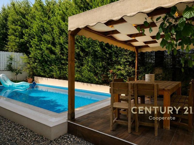 Villa for sale in Kompleks banimi "Argenta", Tirana, 334 m²