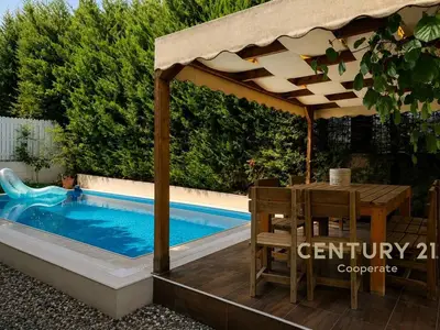 Villa in vendita a Vishnjë, Tirana, 334 m². Foto 1 di 11
