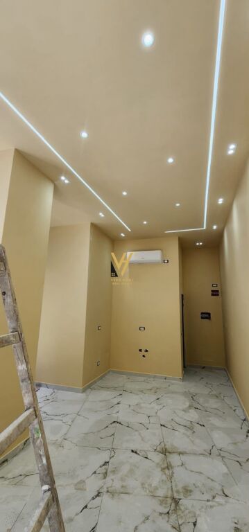 Dyqan me qera në Donika Center, Tiranë, 32 m². Foto 2 nga 3
