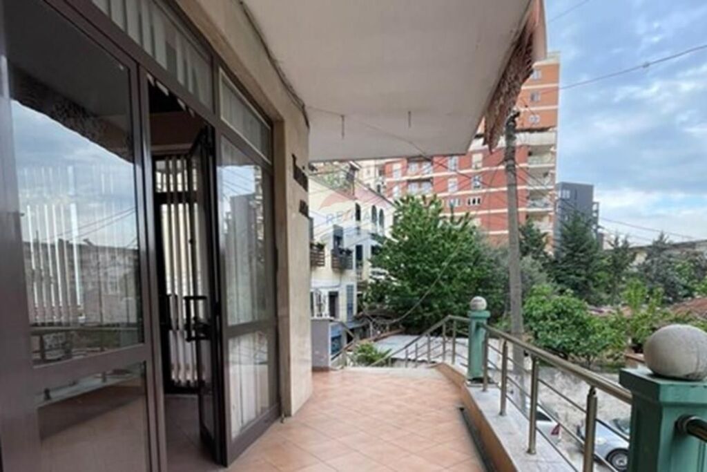 Negozio in affitto a Rruga e Elbasanit, Tirana, 44 m². Foto 3 di 3