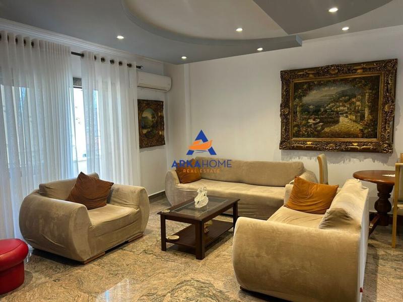 Appartamento 2+1 in affitto a Bulevardi Zogu I, Tirana, 113 m²