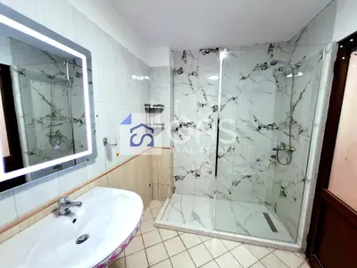 Apartament 2+1 me qera në Rruga e Kavajës, Tiranë, 115 m². Foto 2 nga 7