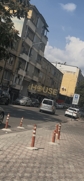 Apartment for sale in Rruga e Barrikadave, Tirana, 90 m². Photo 1 of 3