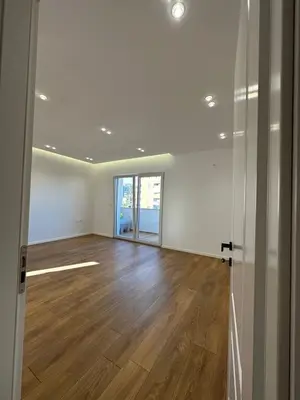 Apartament 2+1 në shitje në Bulevardi Zogu I, Tiranë, 75 m². Foto 2 nga 8