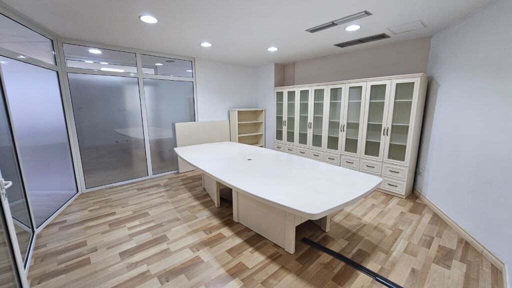 Office for rent in Liqeni i Tiranës, Tirana, 260 m². Photo 2 of 3