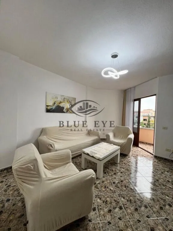 Apartament 3+1 me qera në Tregu i Vogel Industrial, Durrës, 150 m². Foto 1 nga 8