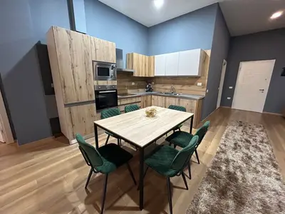 Apartament 1+1 me qera në Liqeni i Thatë, Tiranë, 120 m². Foto 3 nga 10