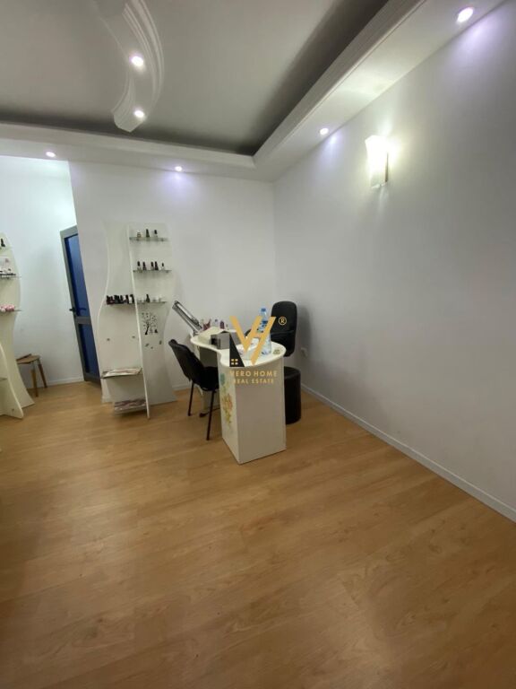 Dyqan me qera në Ali Demi, Tiranë, 30 m². Foto 1 nga 3