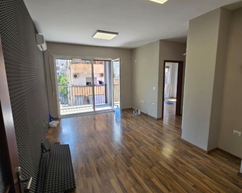 Ufficio in affitto a 21 Dhjetori, Tirana, 145 m². Foto 3 di 3