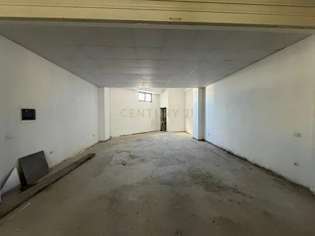 Ambient biznesi me qera në Rruga e Dëshmorëve, Durrës, 56 m². Foto 1 nga 2