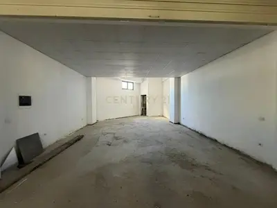 Ambient biznesi me qera në Rruga e Dëshmorëve, Durrës, 56 m². Foto 1 nga 2