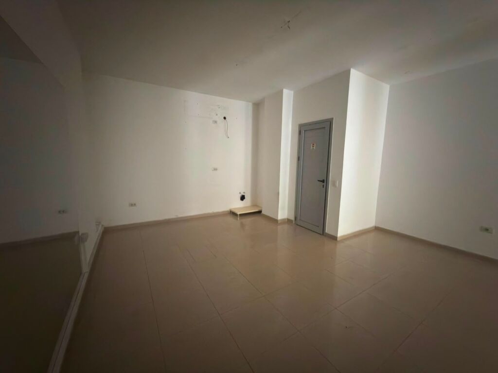 Shop for rent in Komuna e Parisit, Tirana, 50 m². Photo 3 of 3