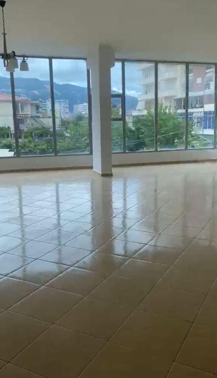 Ambient biznesi me qera në Klinika Bakaj, Vlorë, 174 m²