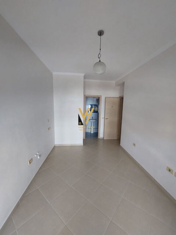 Apartament 3+1 me qera në Komuna e Parisit, Tiranë, 129 m². Foto 3 nga 3