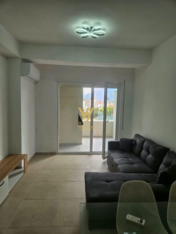 Apartament 1+1 me qera në Yzberisht, Tiranë, 65 m². Foto 1 nga 3