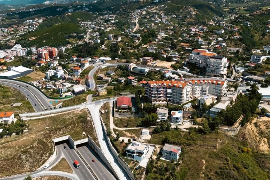 Appartamento in vendita a Farkë, Tirana, 83 m². Foto 1 di 3