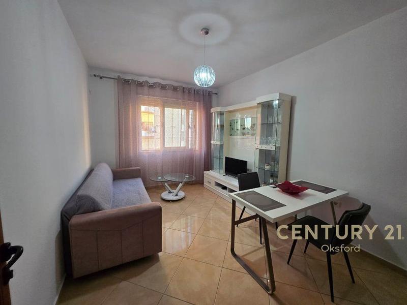 Appartamento 1+1 in affitto a Rruga Besim Alla, Tirana, 54 m²