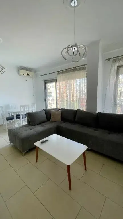 Appartamento 1+1 in affitto a Rruga Him Kolli, Tirana, 75 m². Foto 1 di 8