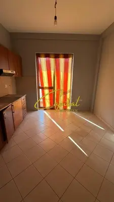 Apartament 3+1 me qera në Kodra e Priftit, Tiranë, 105 m². Foto 2 nga 5