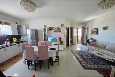 Apartament 1+1 në shitje në Rruga e re, Vlorë, 81 m². Foto 2 nga 11