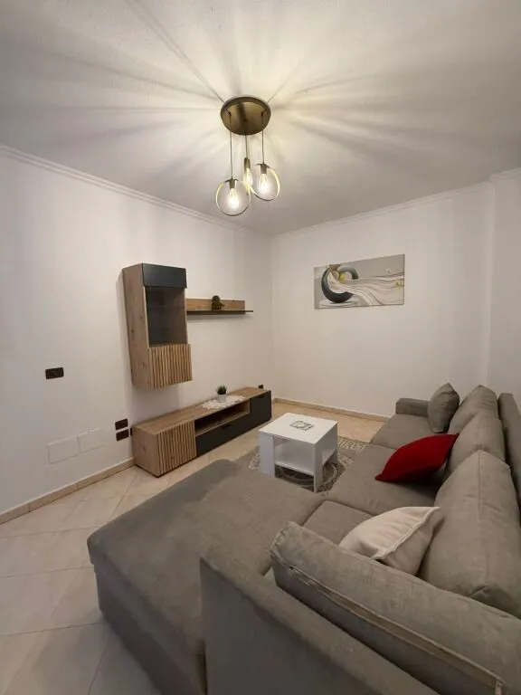 Appartamento 2+1 in affitto ad Ujësjellës Kanalizime, Durazzo, 90 m². Foto 1 di 7