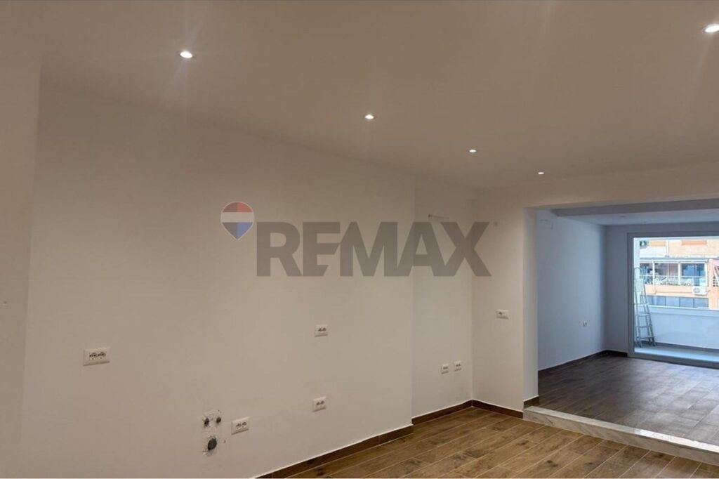 Office for rent in Stacioni i Trenit, Tirana, 47 m². Photo 2 of 3