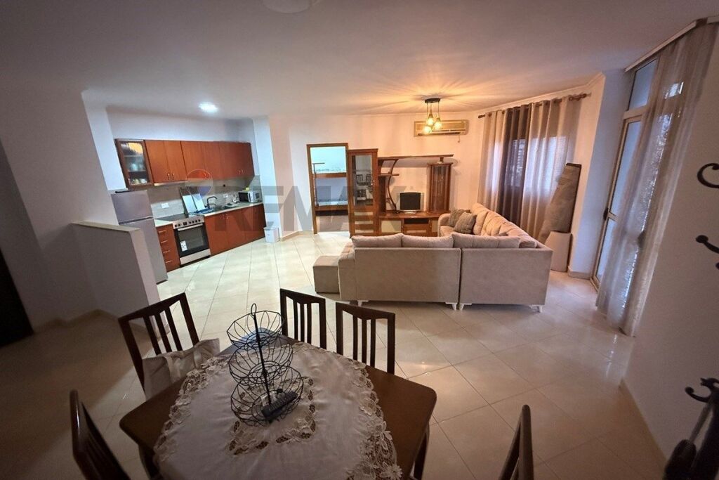 Appartamento in affitto a Rruga e Barrikadave, Tirana, 100 m². Foto 1 di 3