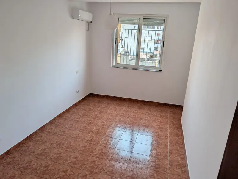 Ufficio in affitto a Rruga Him Kolli, Tirana, 97 m²